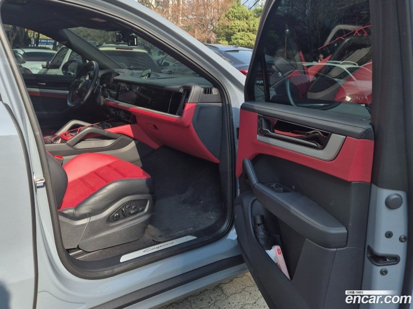 Main__Slider__Photo:Cayenne Porsche 2024.1-6