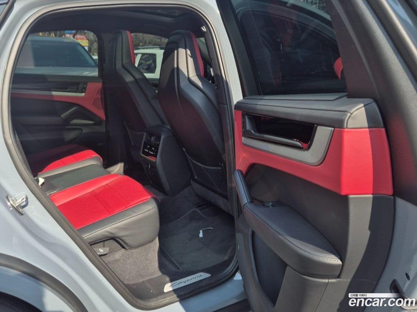 Main__Slider__Photo:Cayenne Porsche 2024.1-13