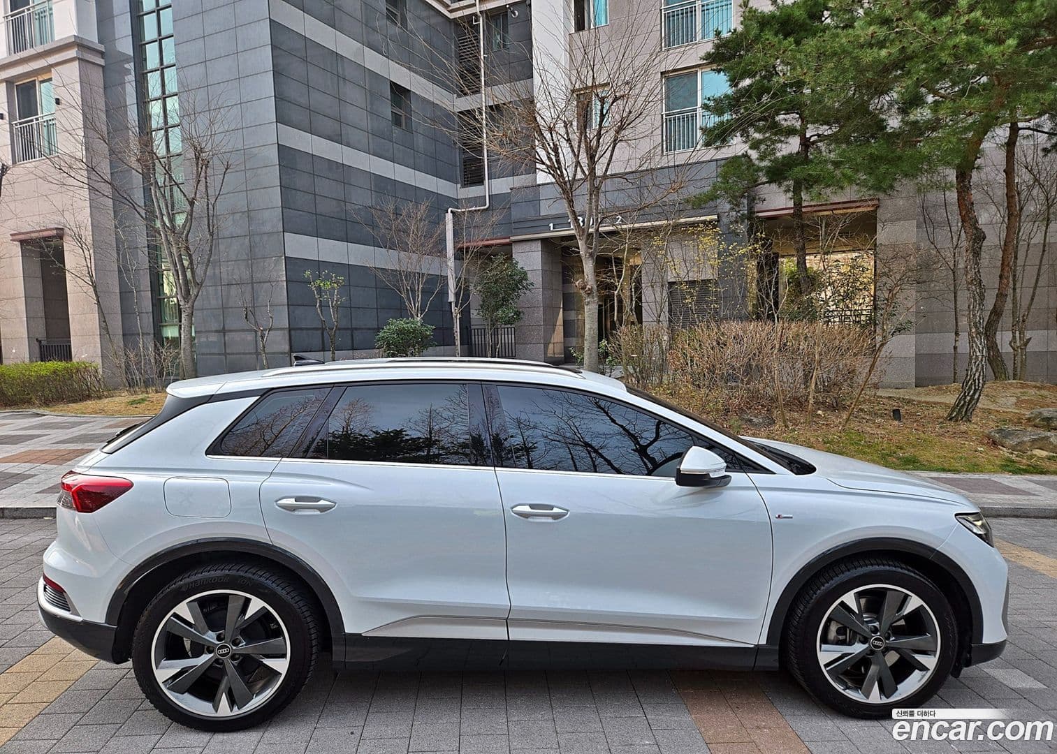 Main__Slider__Photo:Q4 e-tron Audi 2023.11-6