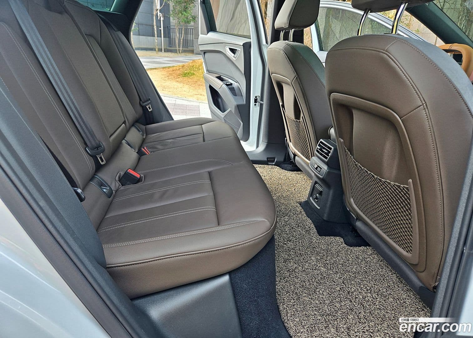 Main__Slider__Photo:Q4 e-tron Audi 2023.11-9