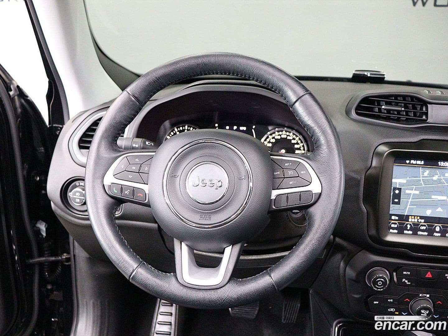 Main__Slider__Photo:Renegade Jeep 2018.11-5