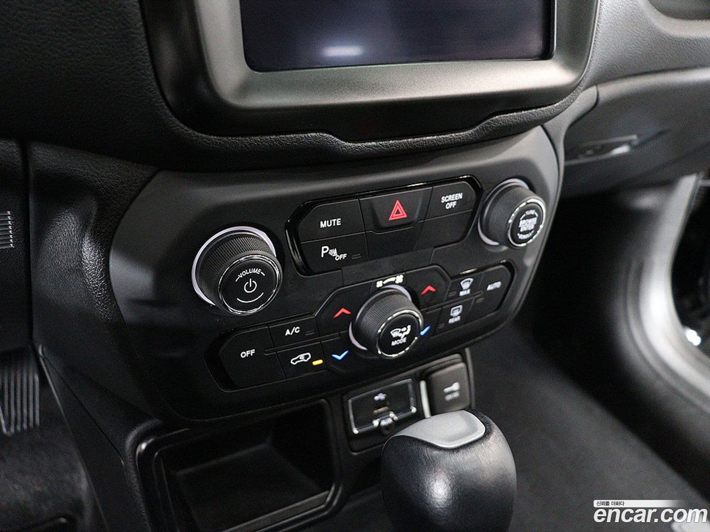 Main__Slider__Photo:Renegade Jeep 2018.11-7