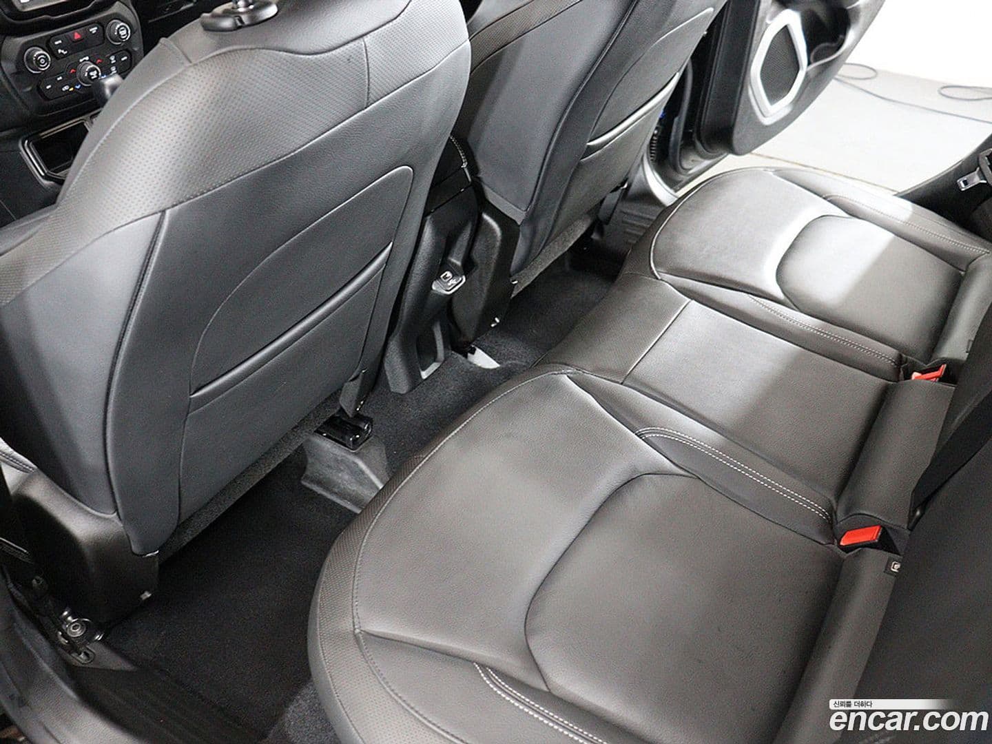 Main__Slider__Photo:Renegade Jeep 2018.11-14