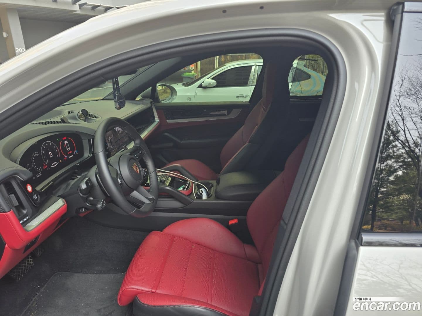 Main__Slider__Photo:Cayenne Porsche 2025.10-6