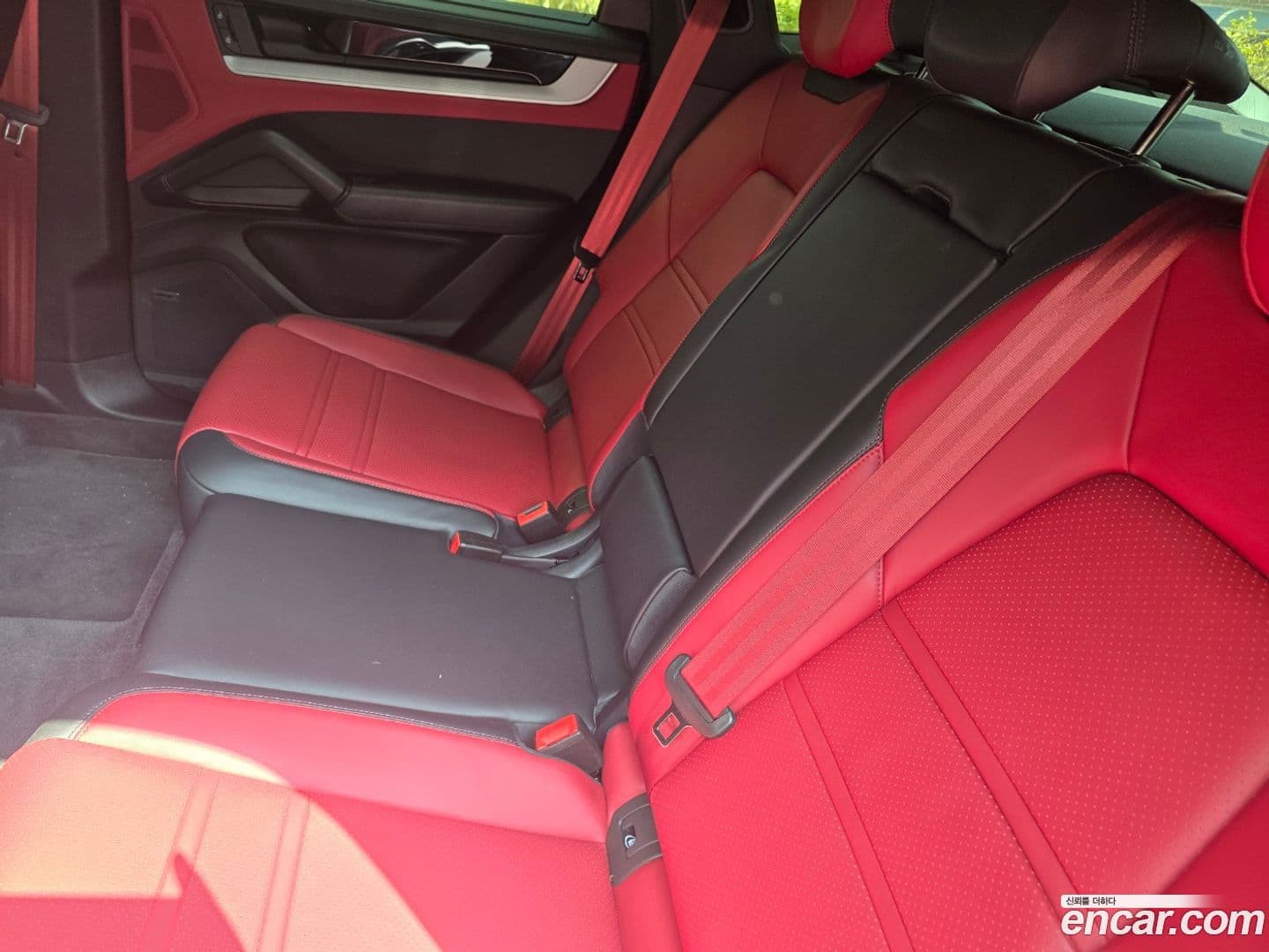 Main__Slider__Photo:Cayenne Porsche 2025.10-7