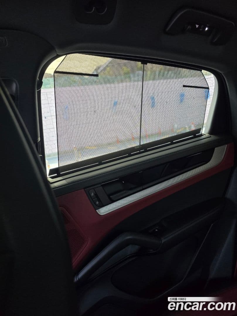 Main__Slider__Photo:Cayenne Porsche 2025.10-8