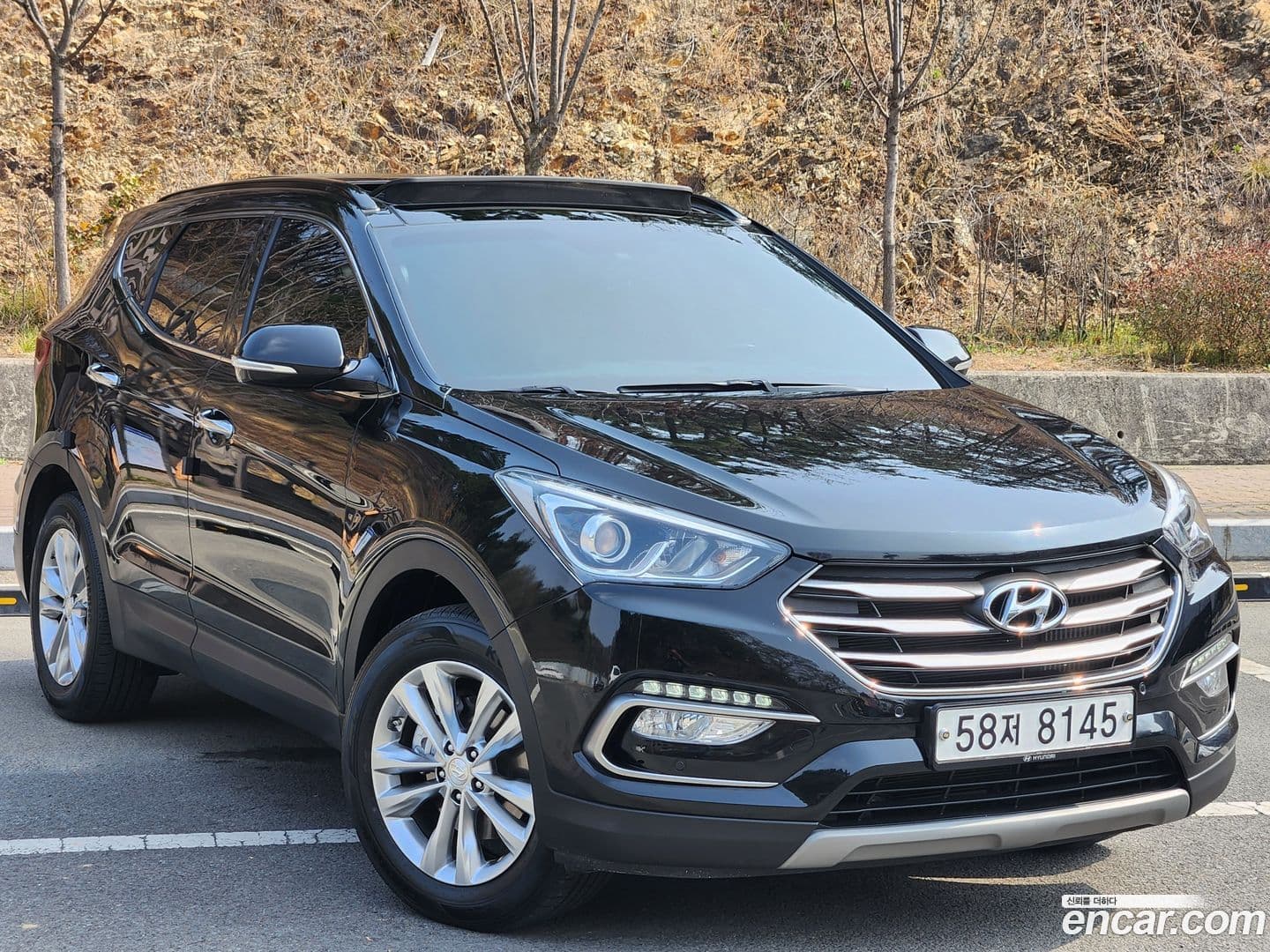 Main__Slider__Photo:Santafe Hyundai 2017.4-0