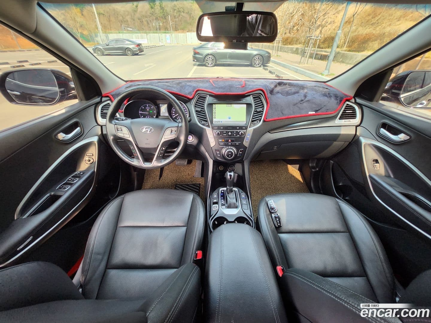 Main__Slider__Photo:Santafe Hyundai 2017.4-6