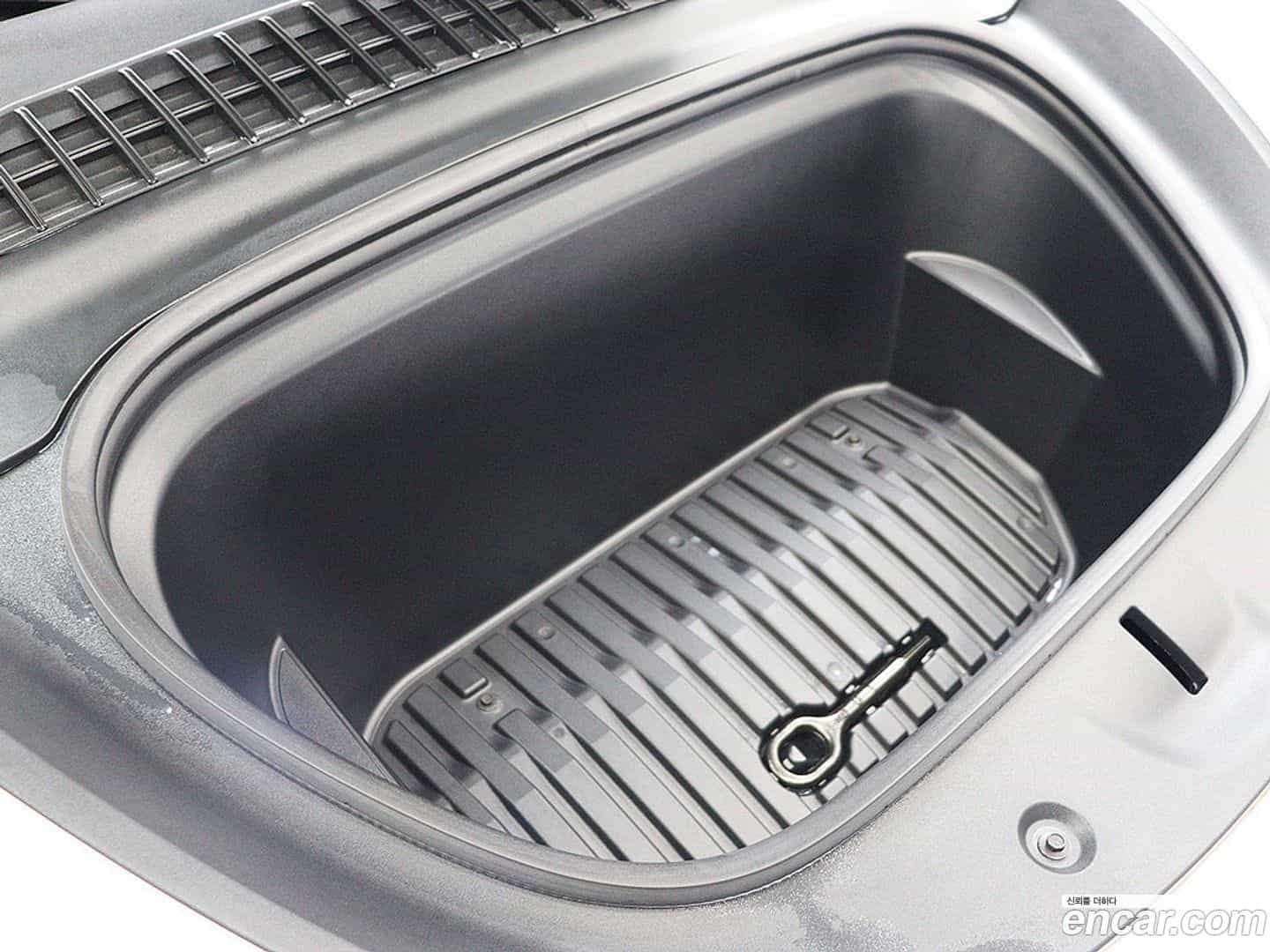 Model Y Tesla 2023.8-OUTER-006