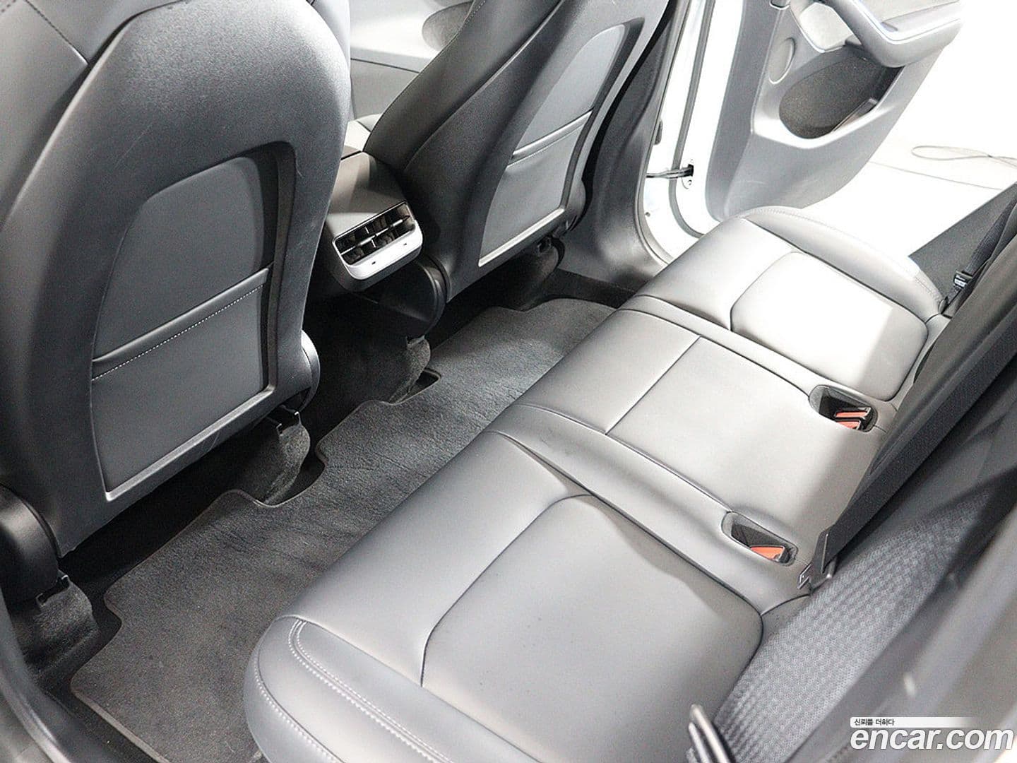 Main__Slider__Photo:Model Y Tesla 2023.8-11