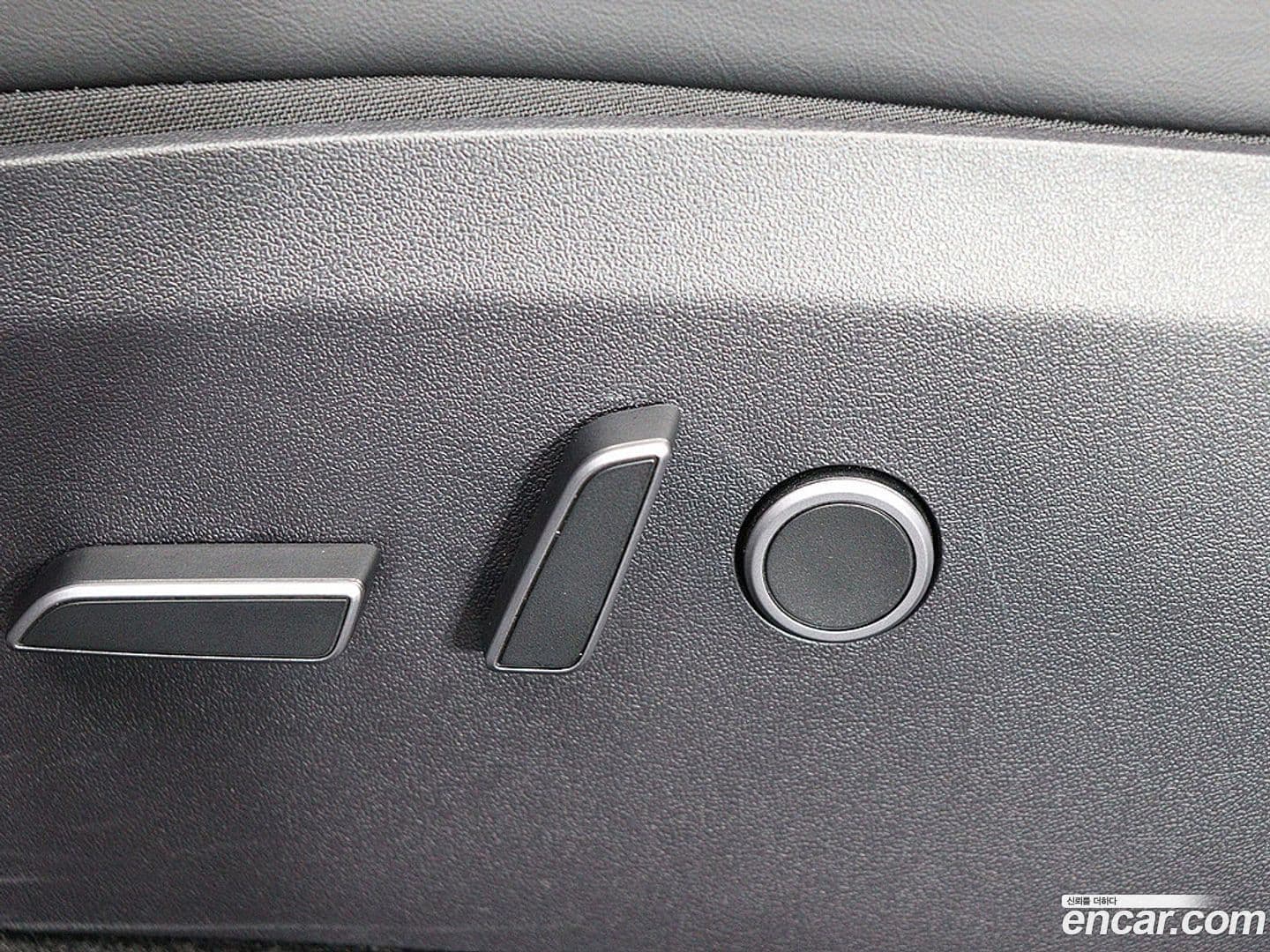 Main__Slider__Photo:Model Y Tesla 2023.8-16