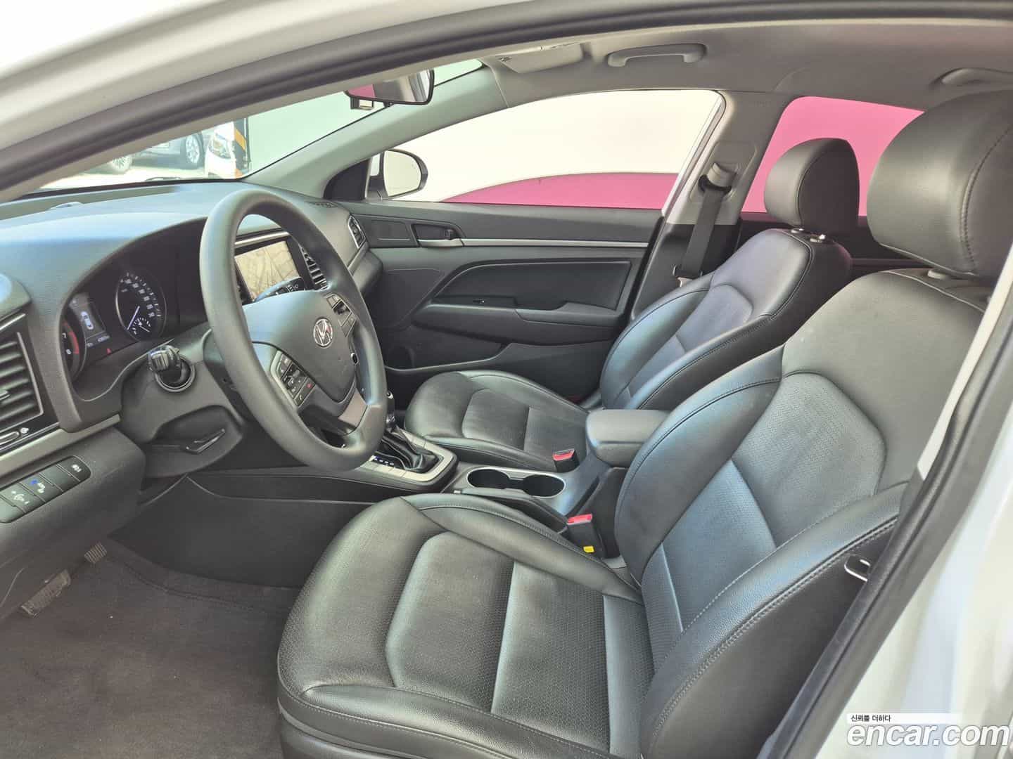 AVANTE Hyundai 2017.6-OUTER-004