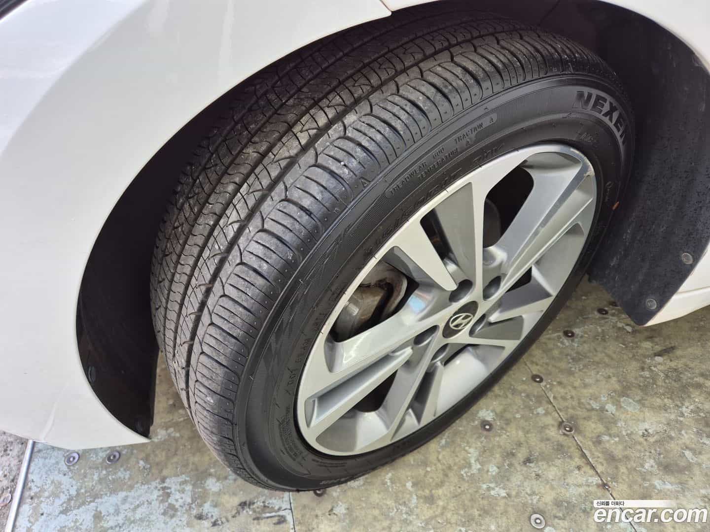 AVANTE Hyundai 2017.6-OPTION-023