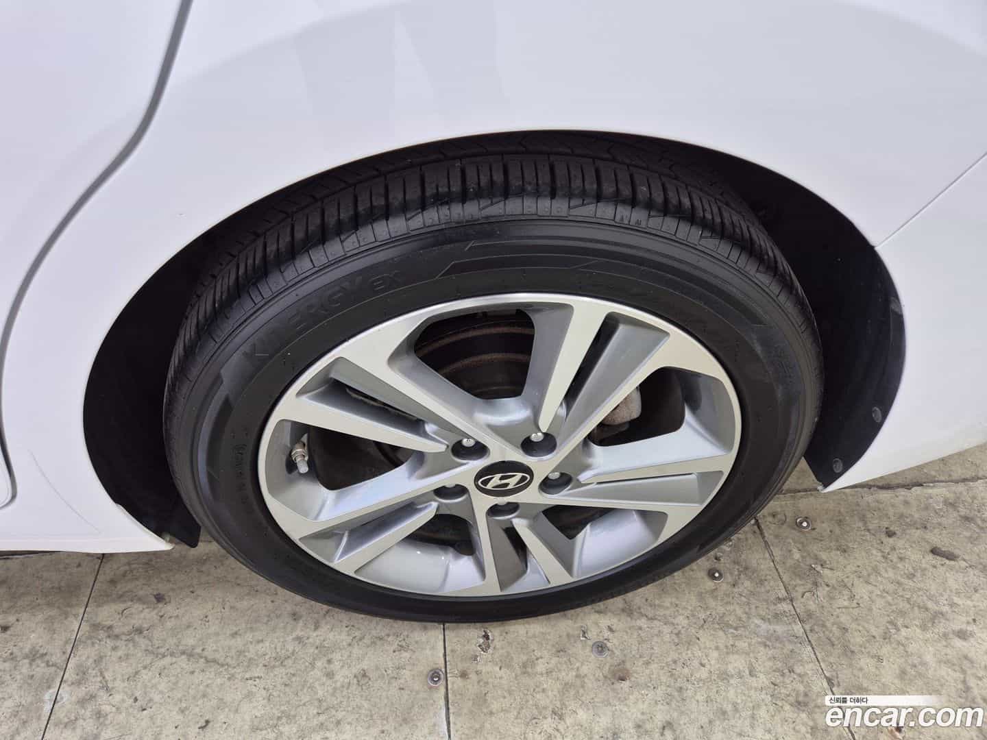 AVANTE Hyundai 2017.6-OPTION-024