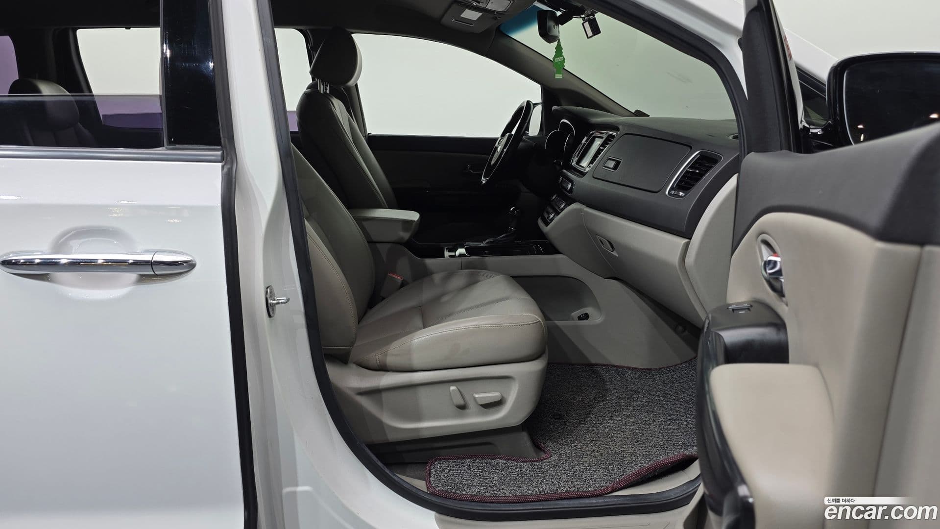 Main__Slider__Photo:Canival Kia 2015.5-10