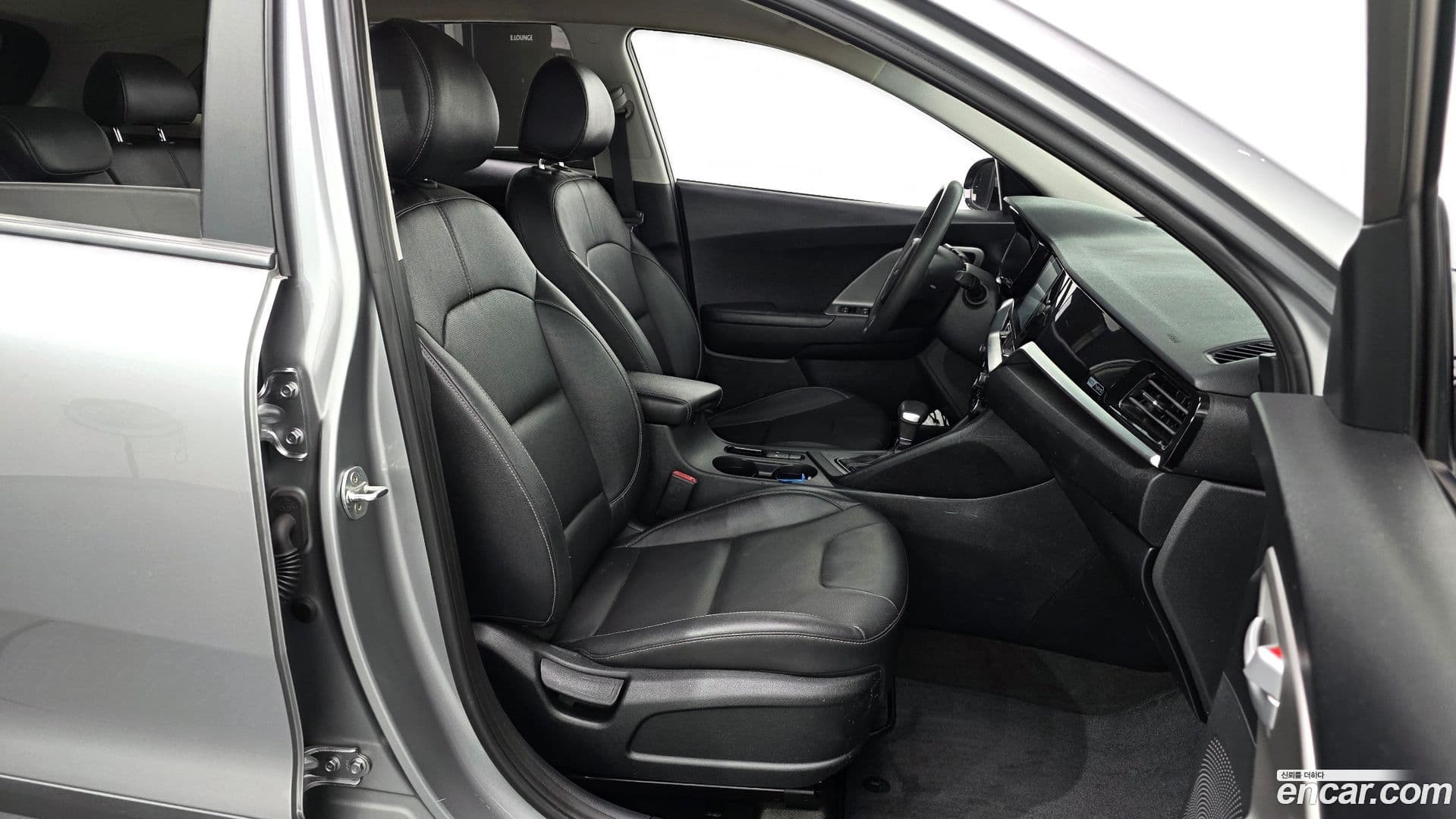 Main__Slider__Photo:Niro Kia 2021.8-9