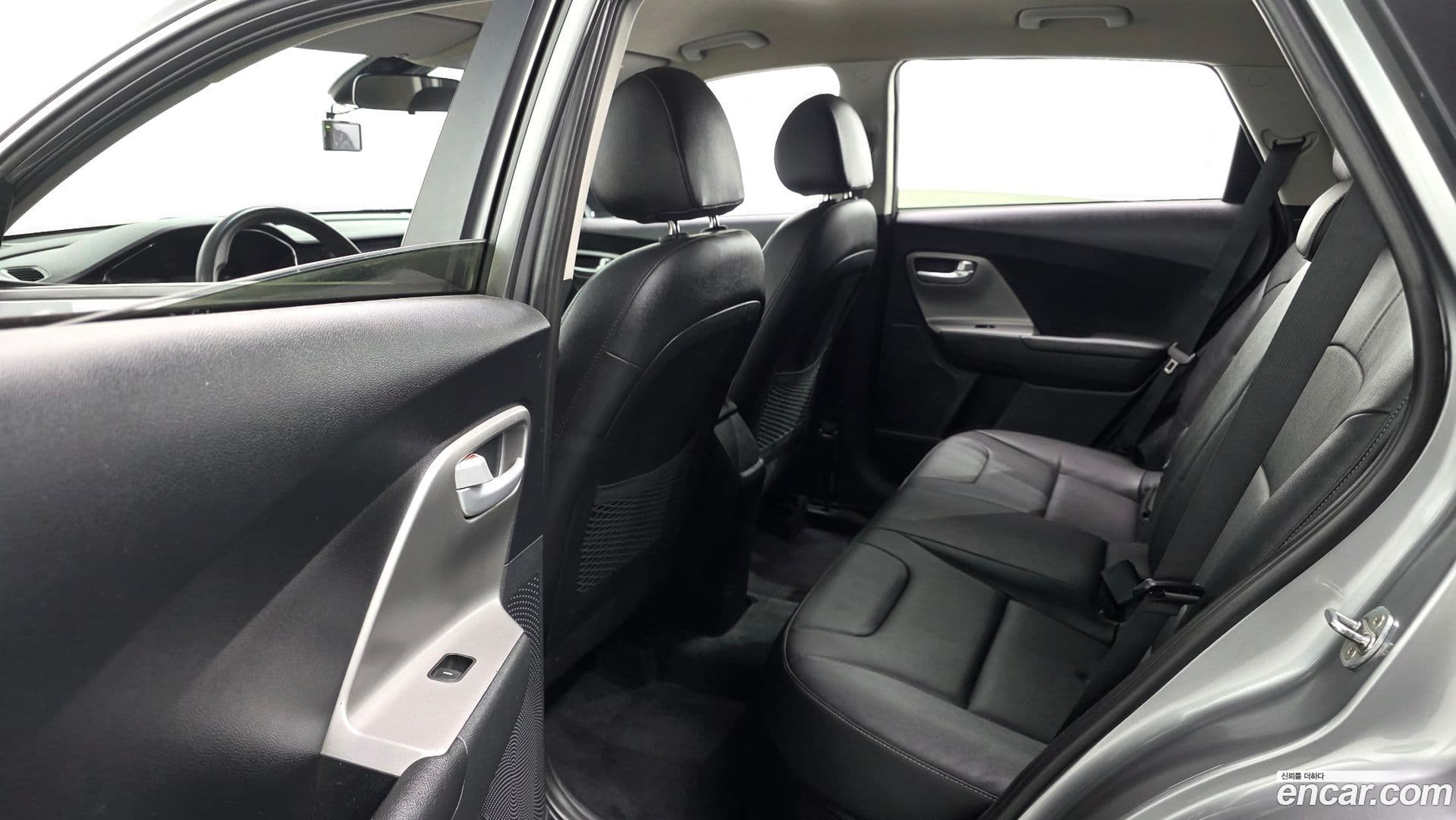 Main__Slider__Photo:Niro Kia 2021.8-11