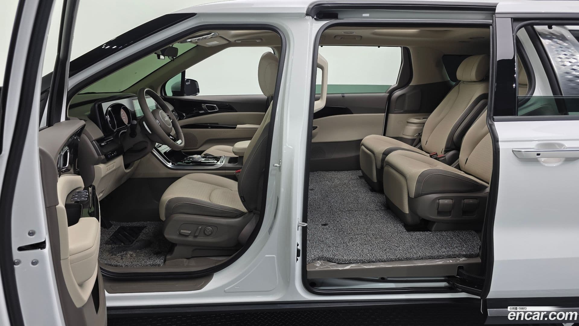 Main__Slider__Photo:Canival Kia 2022.6-16