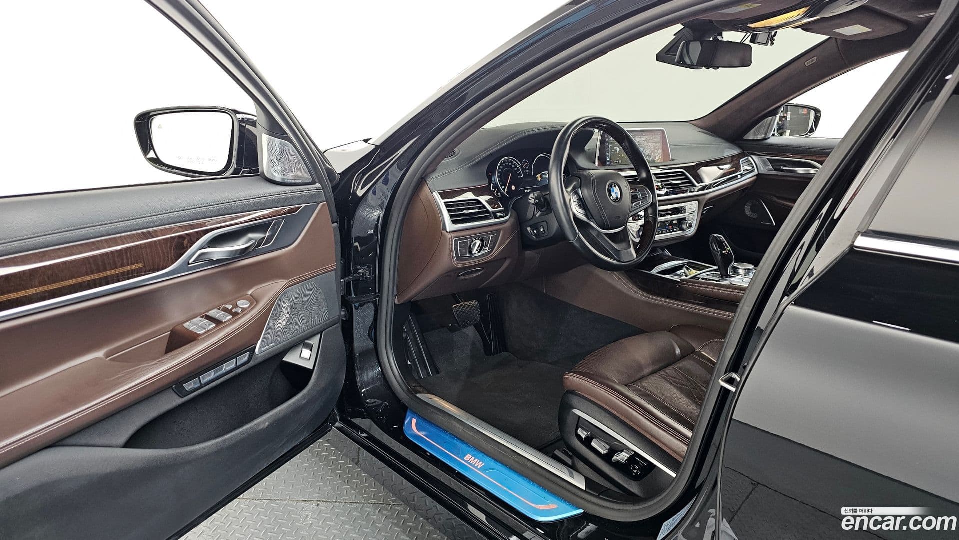 Main__Slider__Photo:7-Series BMW 2016.11-9