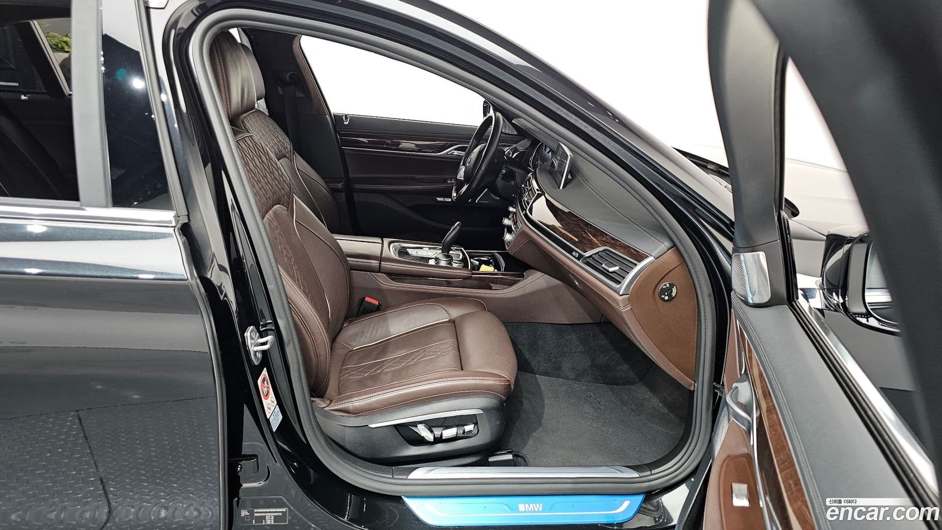 Main__Slider__Photo:7-Series BMW 2016.11-10