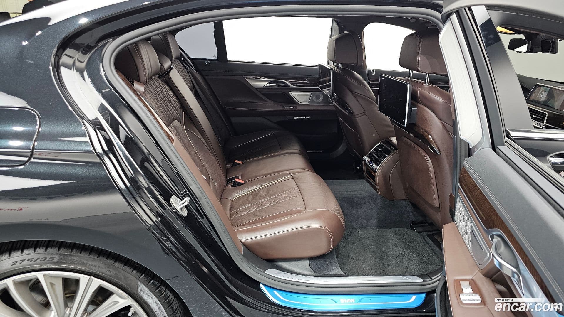 Main__Slider__Photo:7-Series BMW 2016.11-11