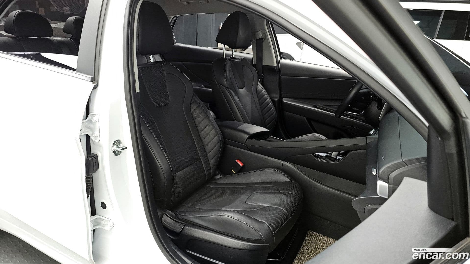 Main__Slider__Photo:AVANTE Hyundai 2020.6-9