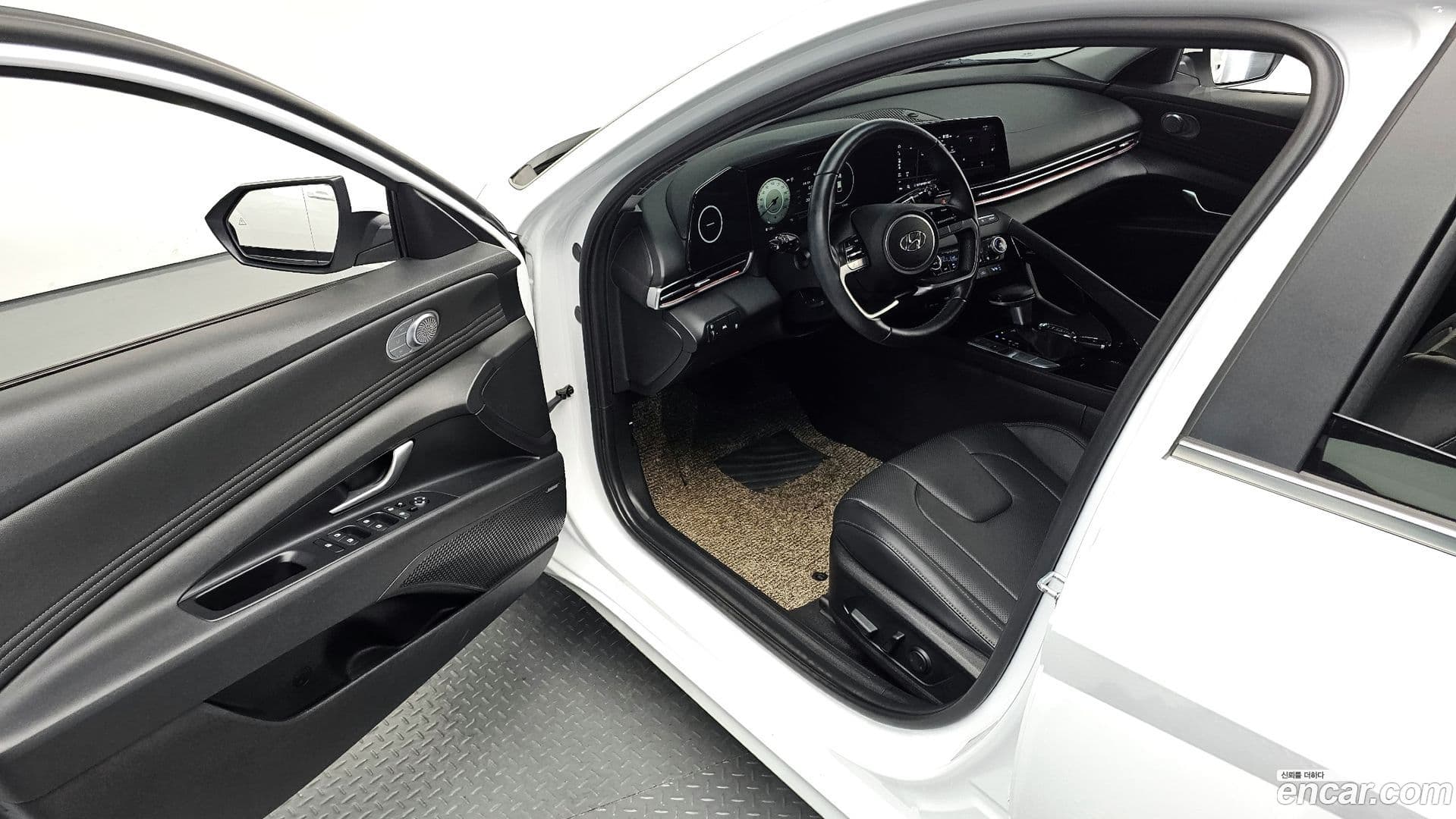 Main__Slider__Photo:AVANTE Hyundai 2020.6-10