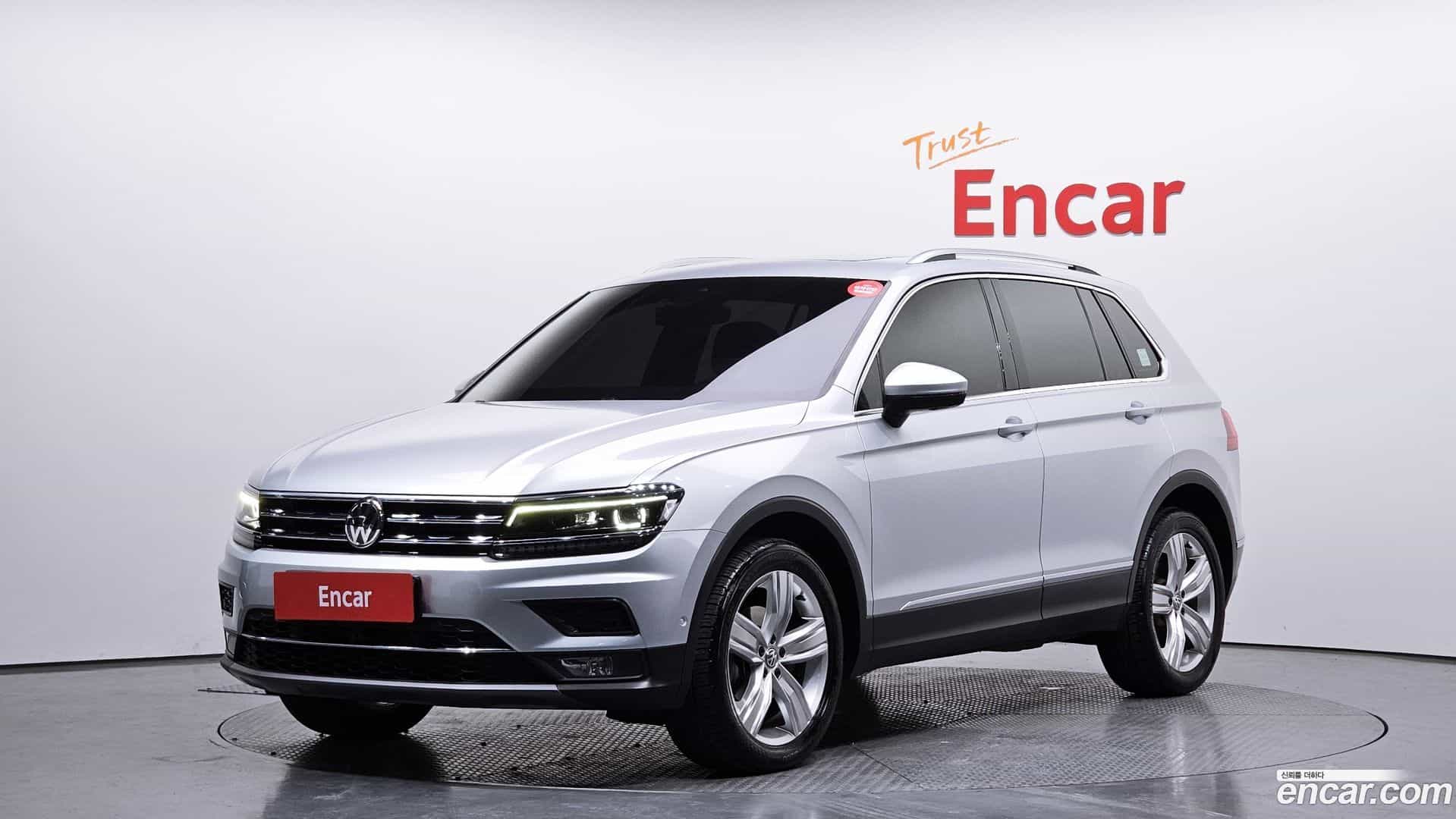 Tiguan Volkswagen 2020.10-OUTER-001
