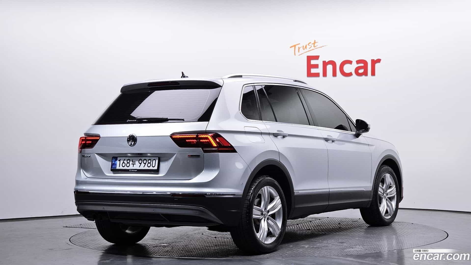 Tiguan Volkswagen 2020.10-OUTER-002