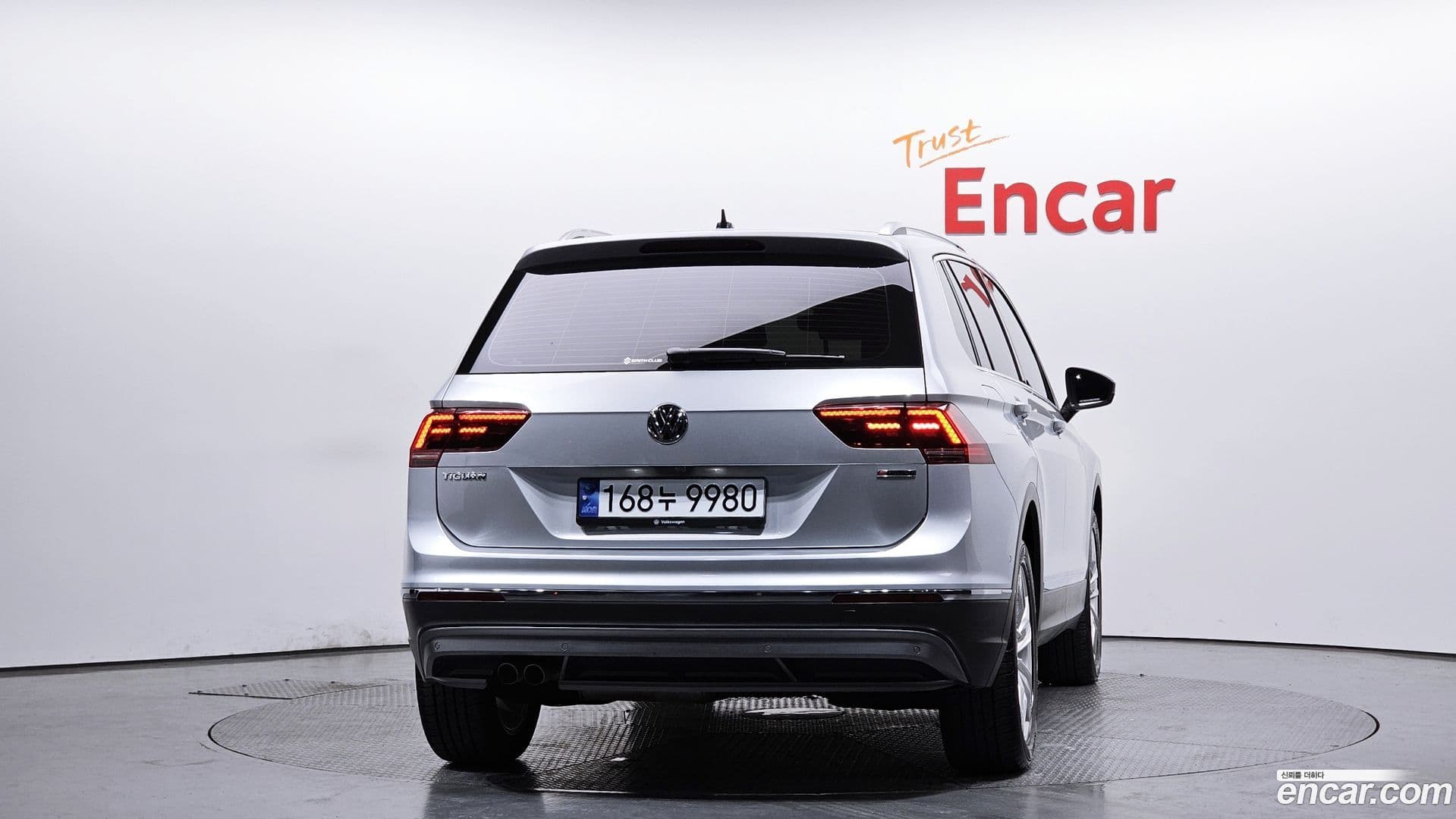 Main__Slider__Photo:Tiguan Volkswagen 2020.10-3