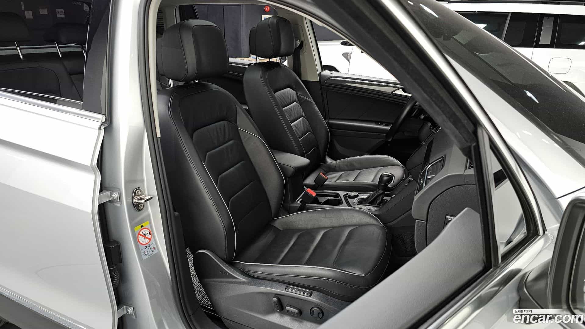 Tiguan Volkswagen 2020.10-INNER-010