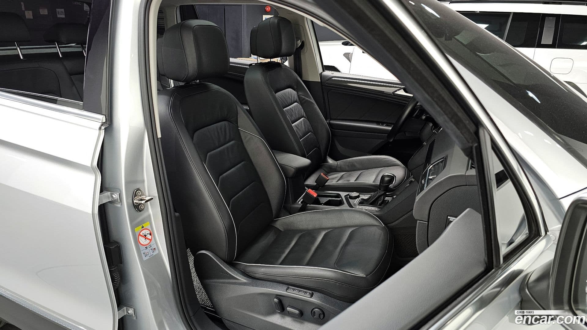 Main__Slider__Photo:Tiguan Volkswagen 2020.10-9