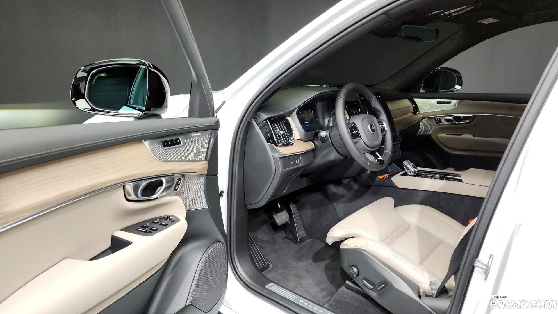 Main__Slider__Photo:XC90 Volvo 2025.11-9