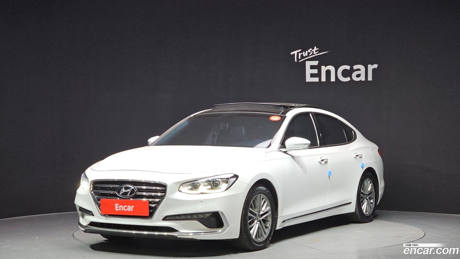 Main__Slider__Photo:Grandeur Hyundai 2018.2-0