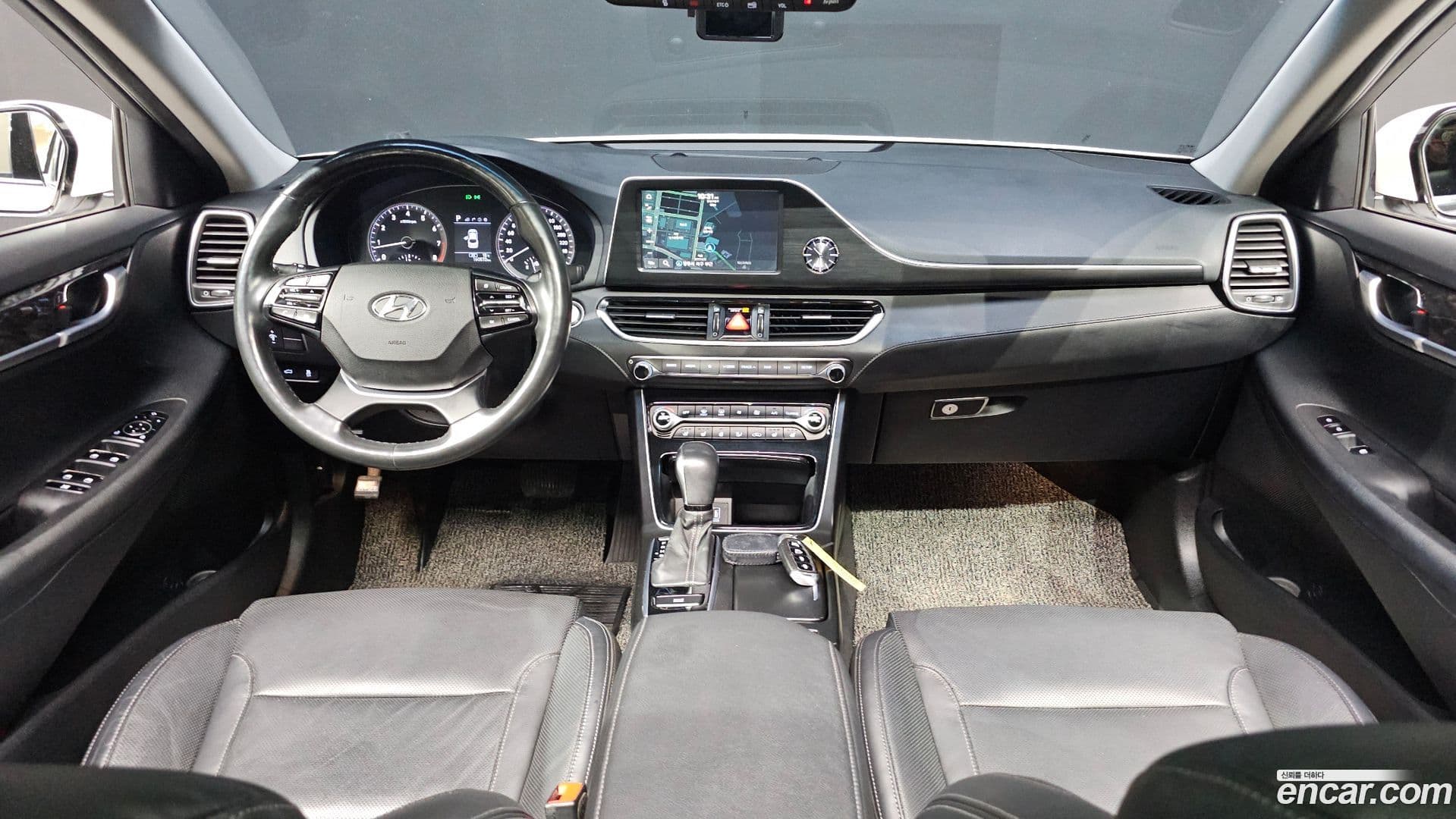 Main__Slider__Photo:Grandeur Hyundai 2018.2-6