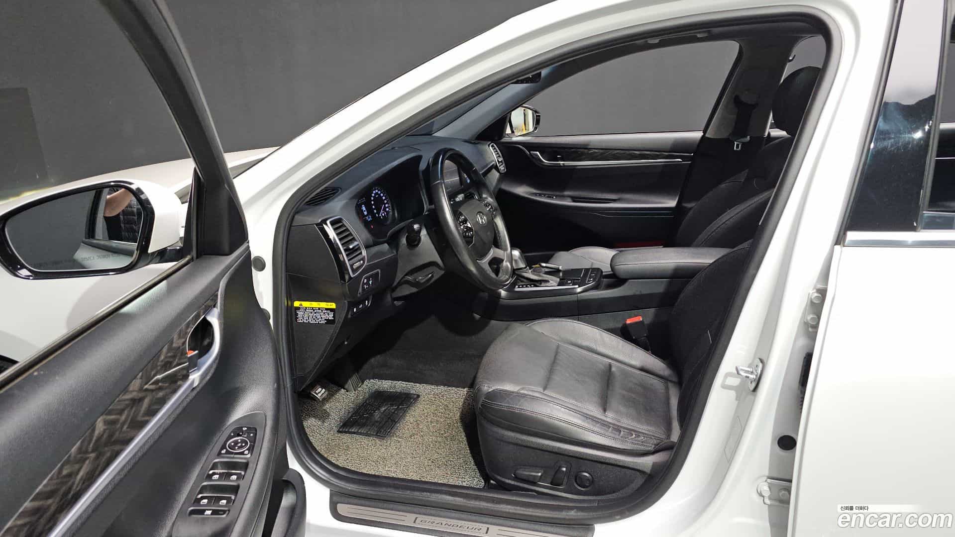 Grandeur Hyundai 2018.2-INNER-010