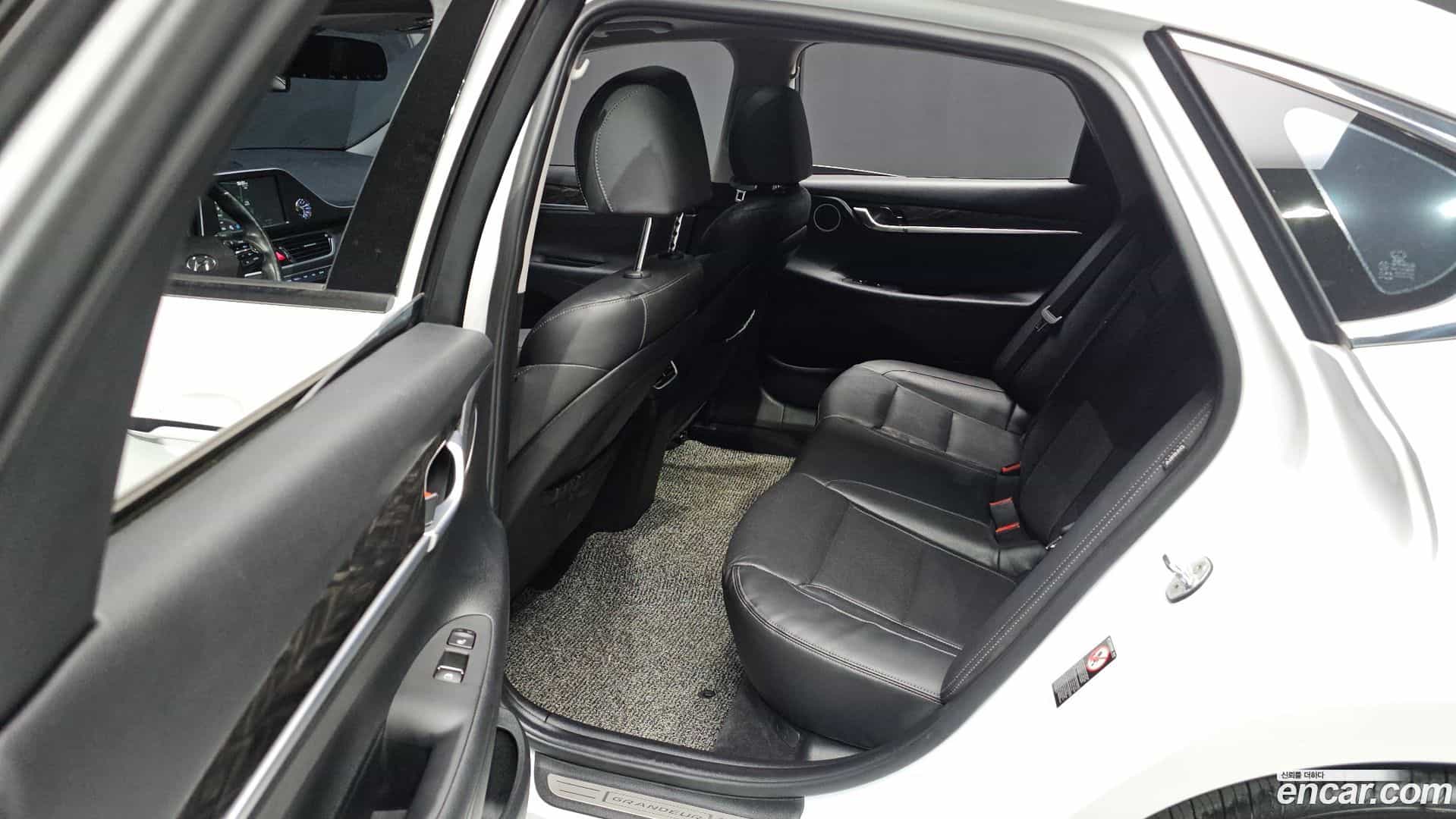 Grandeur Hyundai 2018.2-OPTION-023