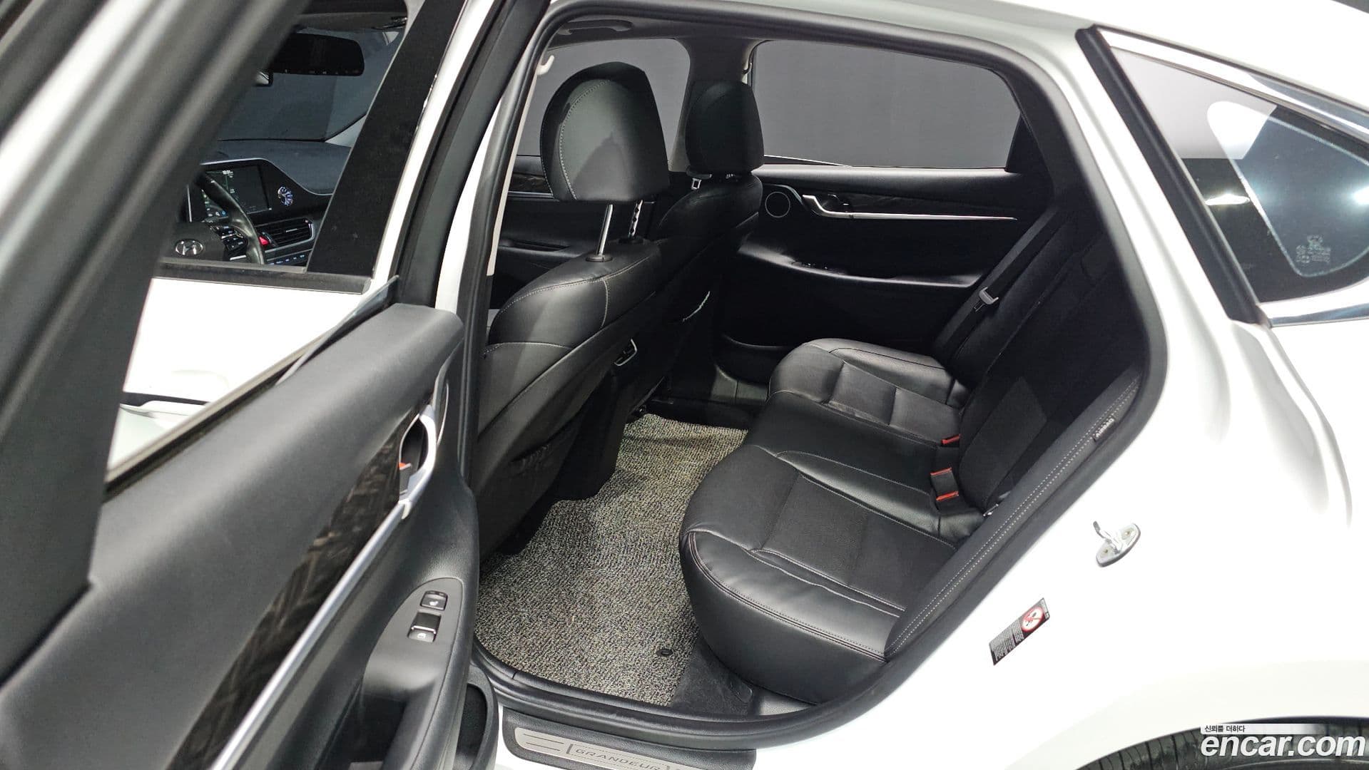 Main__Slider__Photo:Grandeur Hyundai 2018.2-18