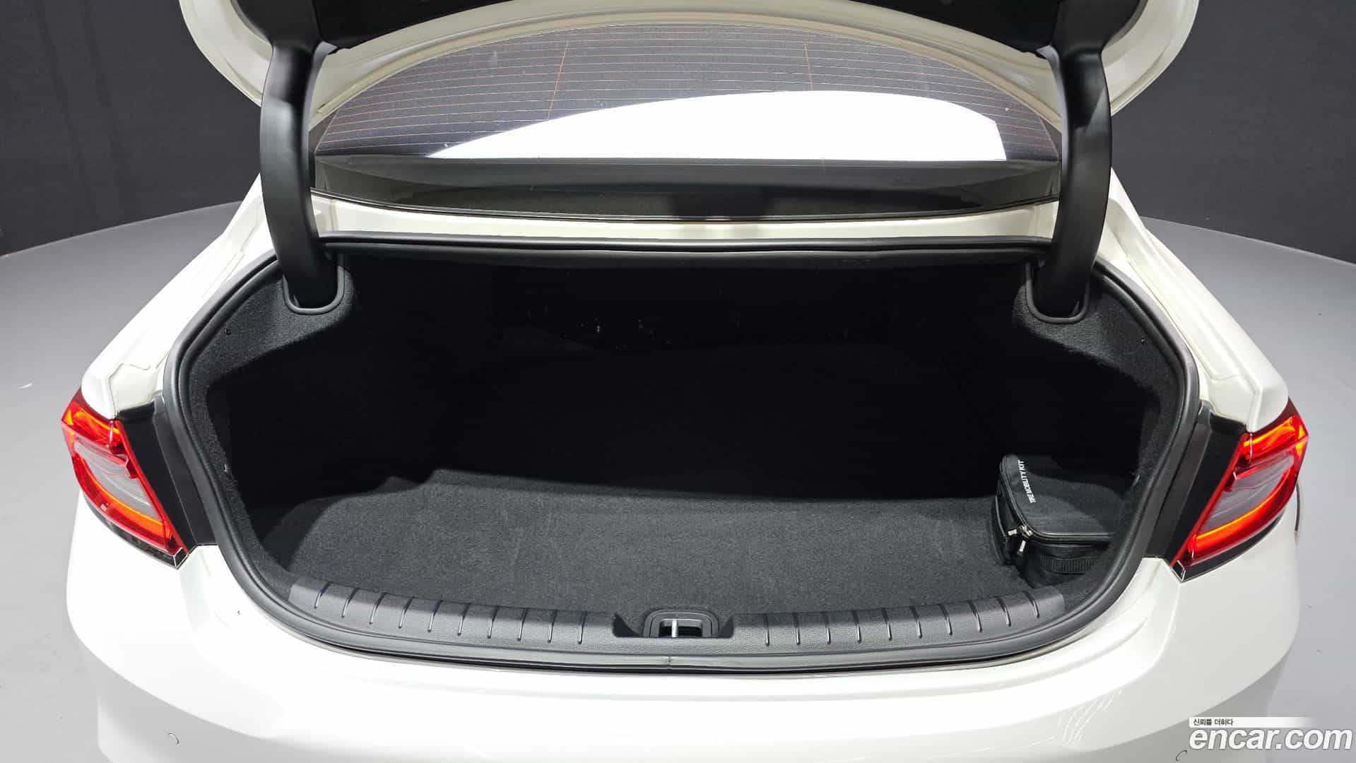 Grandeur Hyundai 2018.2-OPTION-024