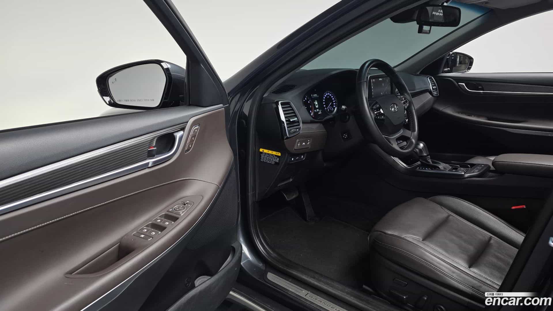 Grandeur Hyundai 2017.8-INNER-010