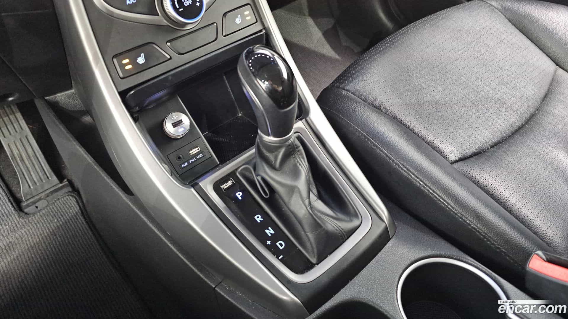 AVANTE Hyundai 2015.1-INNER-009