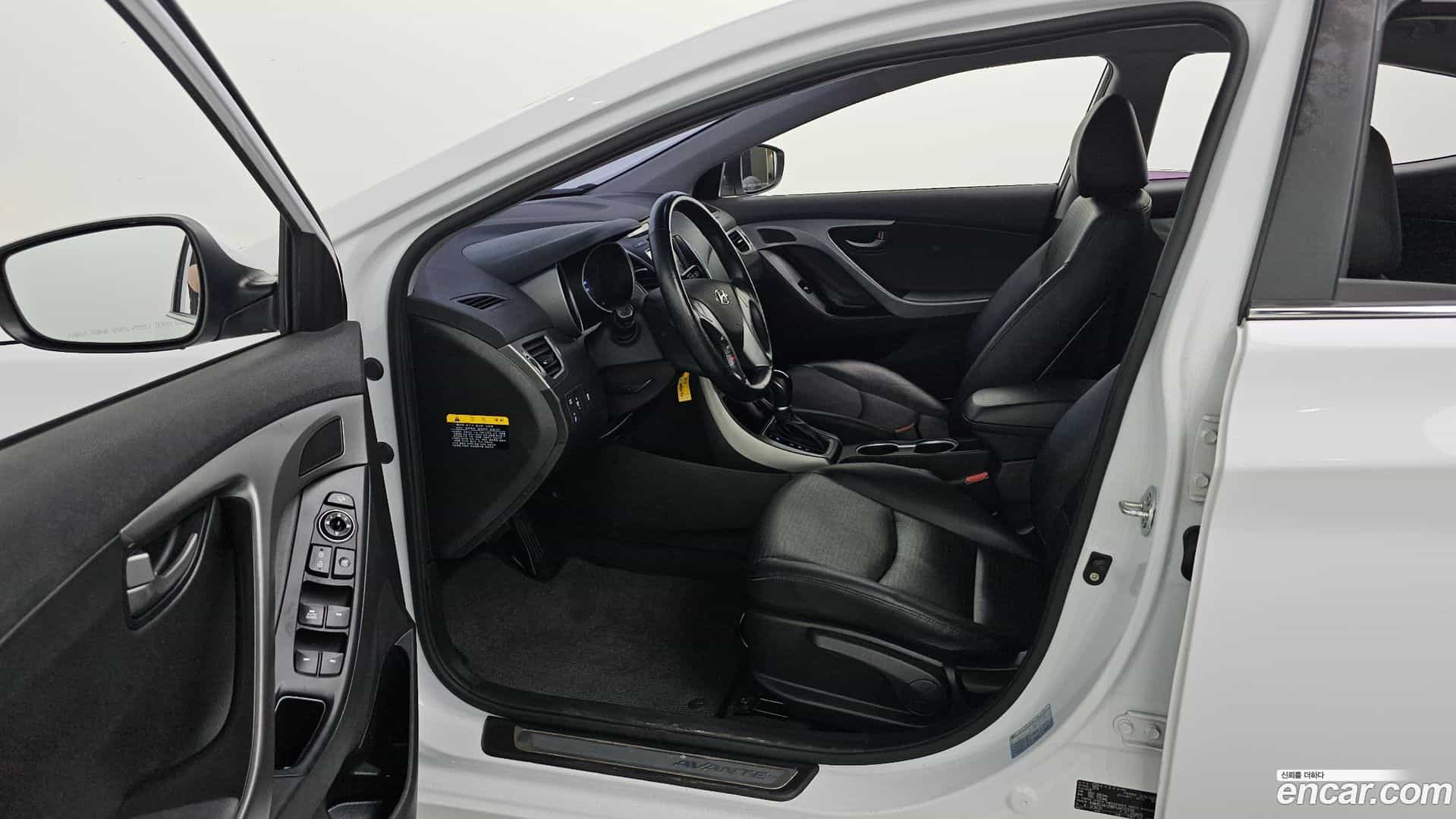 AVANTE Hyundai 2015.1-INNER-010