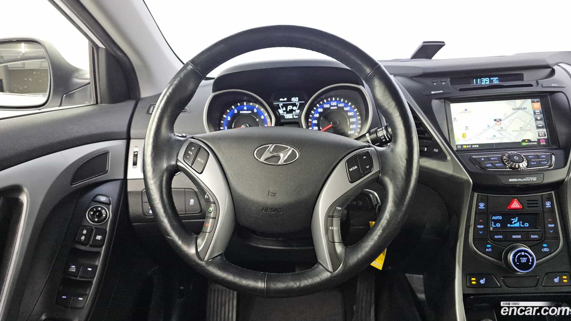 AVANTE Hyundai 2015.1-OPTION-015