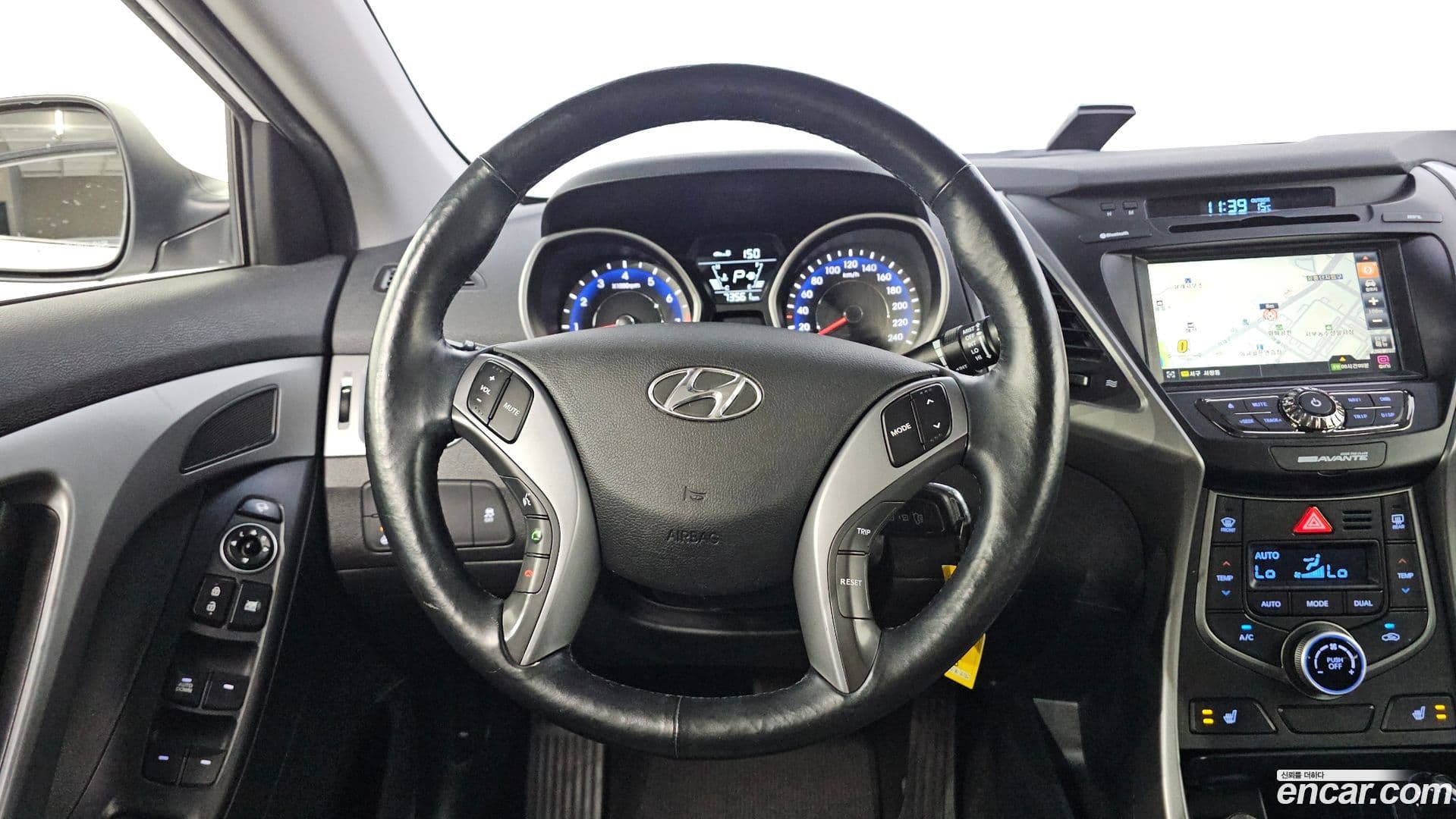 Main__Slider__Photo:AVANTE Hyundai 2015.1-10