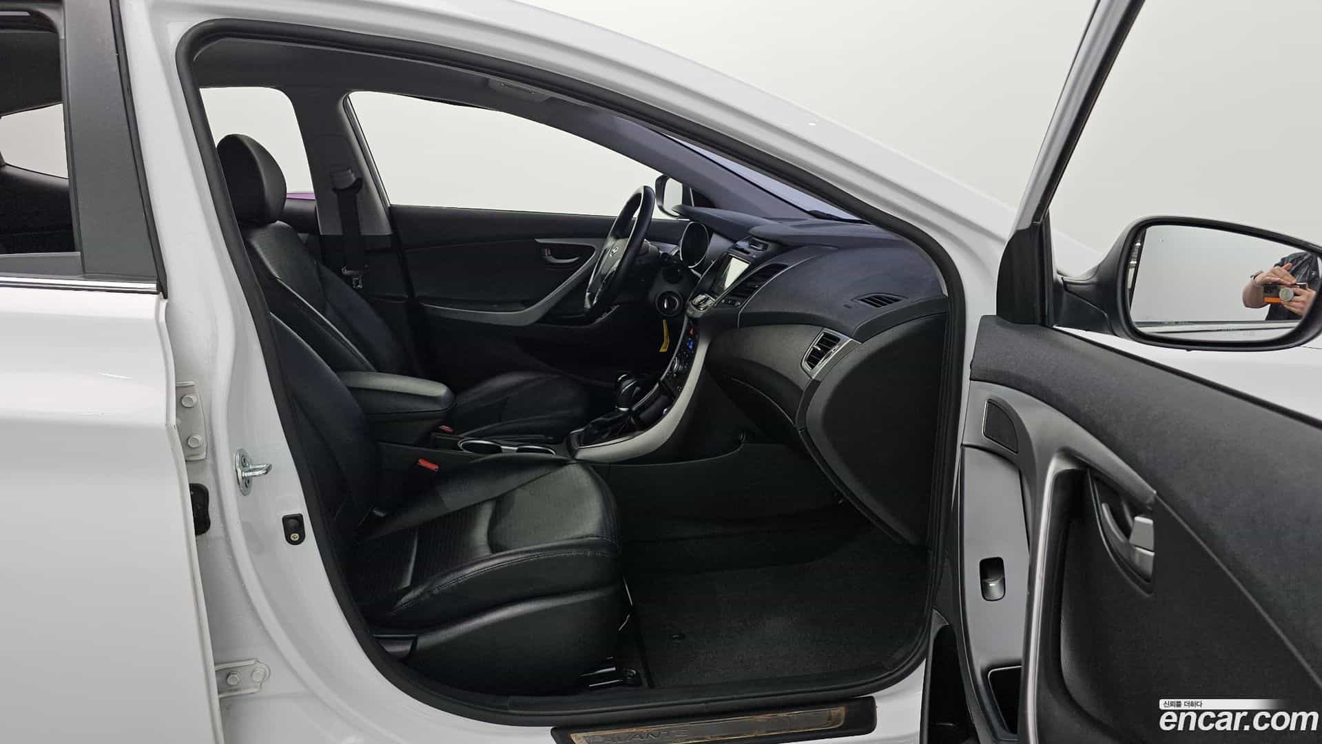 AVANTE Hyundai 2015.1-OPTION-022