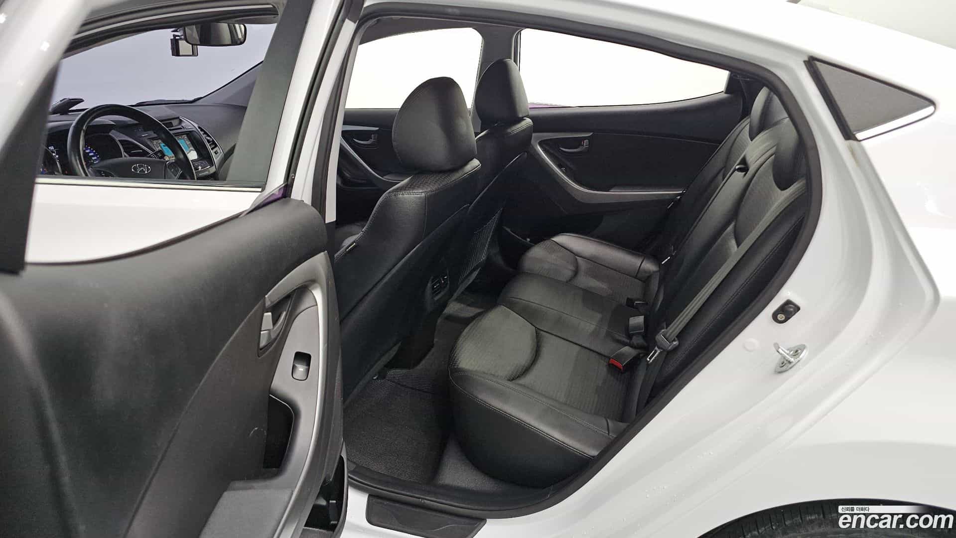 AVANTE Hyundai 2015.1-OPTION-023