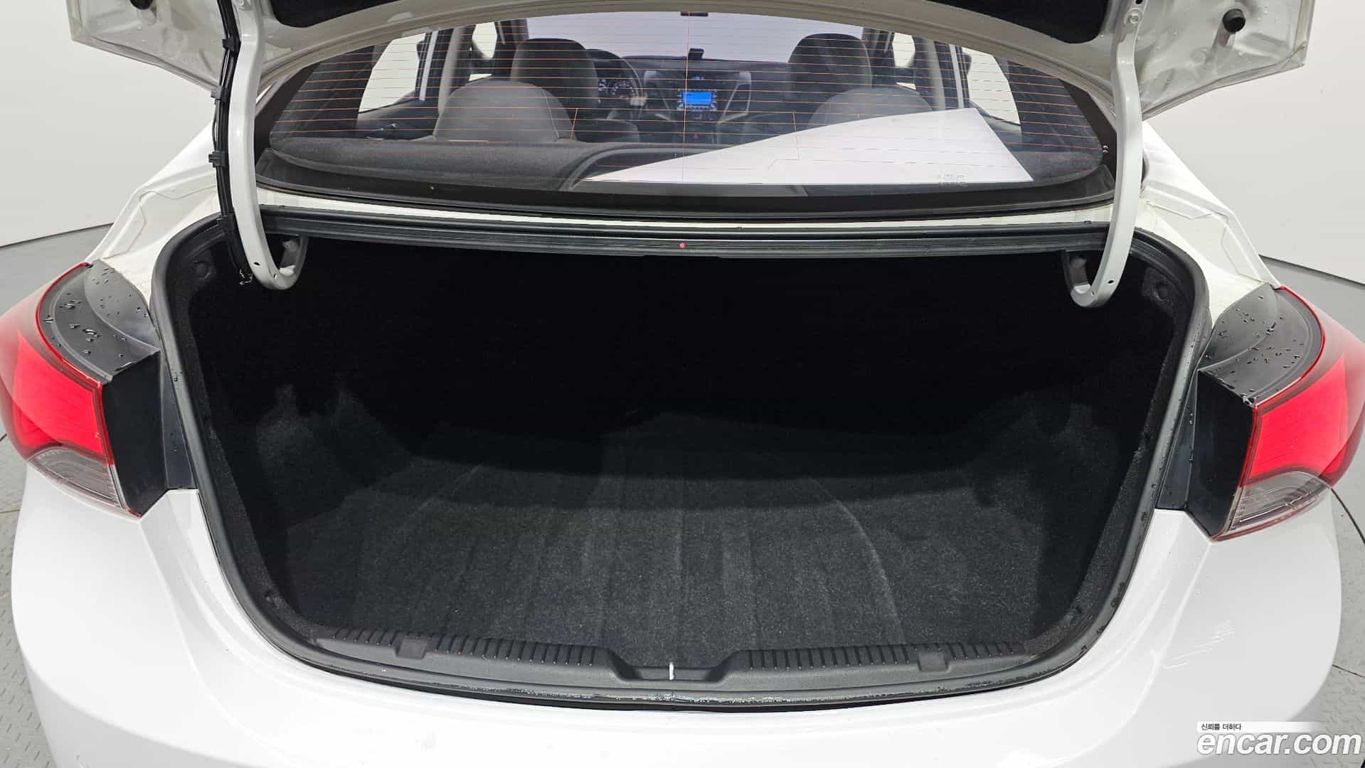 AVANTE Hyundai 2015.1-OPTION-024