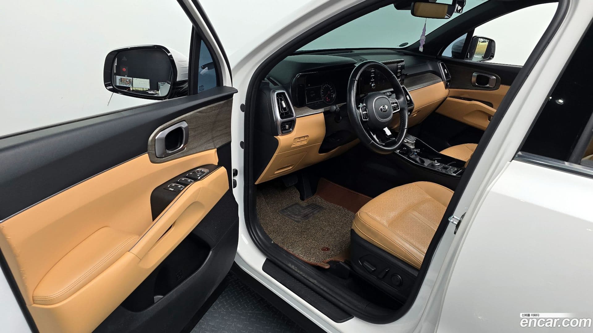 Main__Slider__Photo:Sorento Kia 2020.6-9