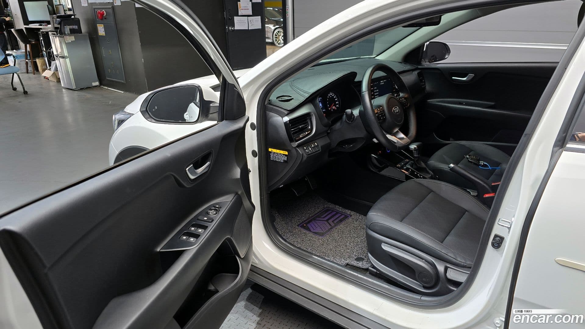 Main__Slider__Photo:Stonic Kia 2019.6-10