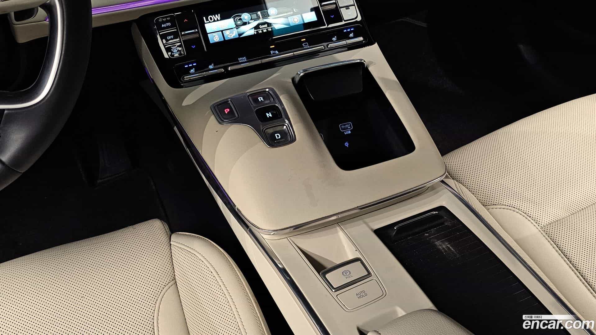 Grandeur Hyundai 2022.1-INNER-009